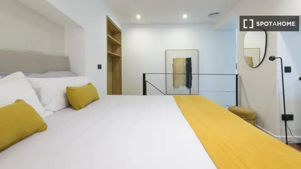 Bedroom of Flat for rent in Madrid  with Air Conditioner, Heating and Furnished