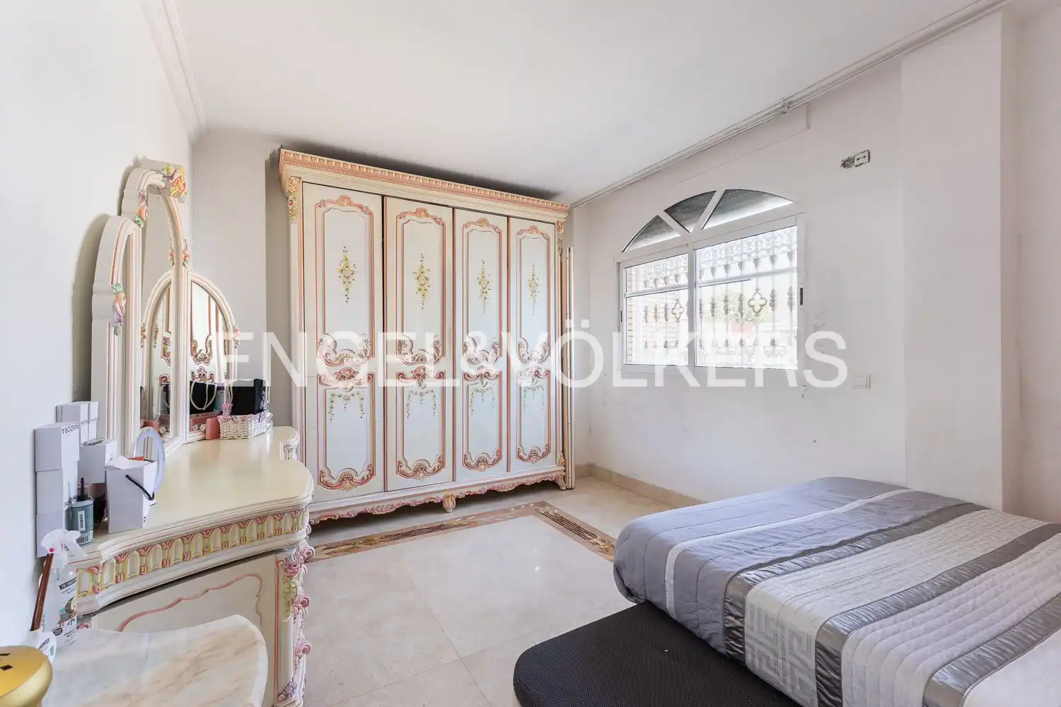 Dormitori de Casa o xalet en venda en Valencia amb Aire condicionat, Calefacció i Terrassa