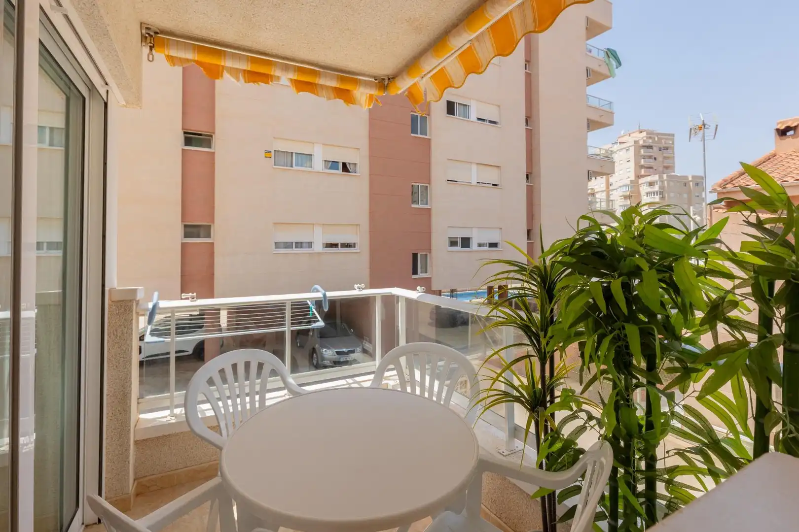 Terraza de Apartamento en venta en Torrevieja con Piscina, Amueblado y Microondas