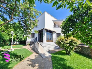 Chalet con balcón en venta en Calle Sierra Mágina
