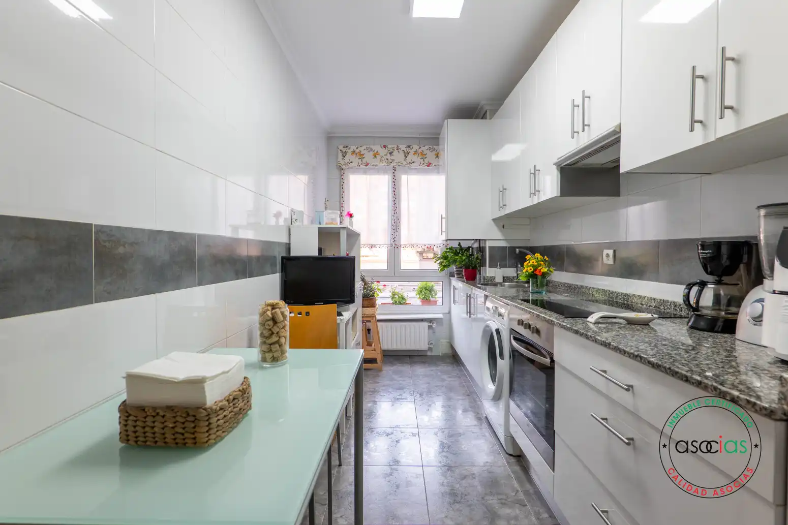 Cocina de Piso en venta en Gijón  con Calefacción, Parquet y Amueblado