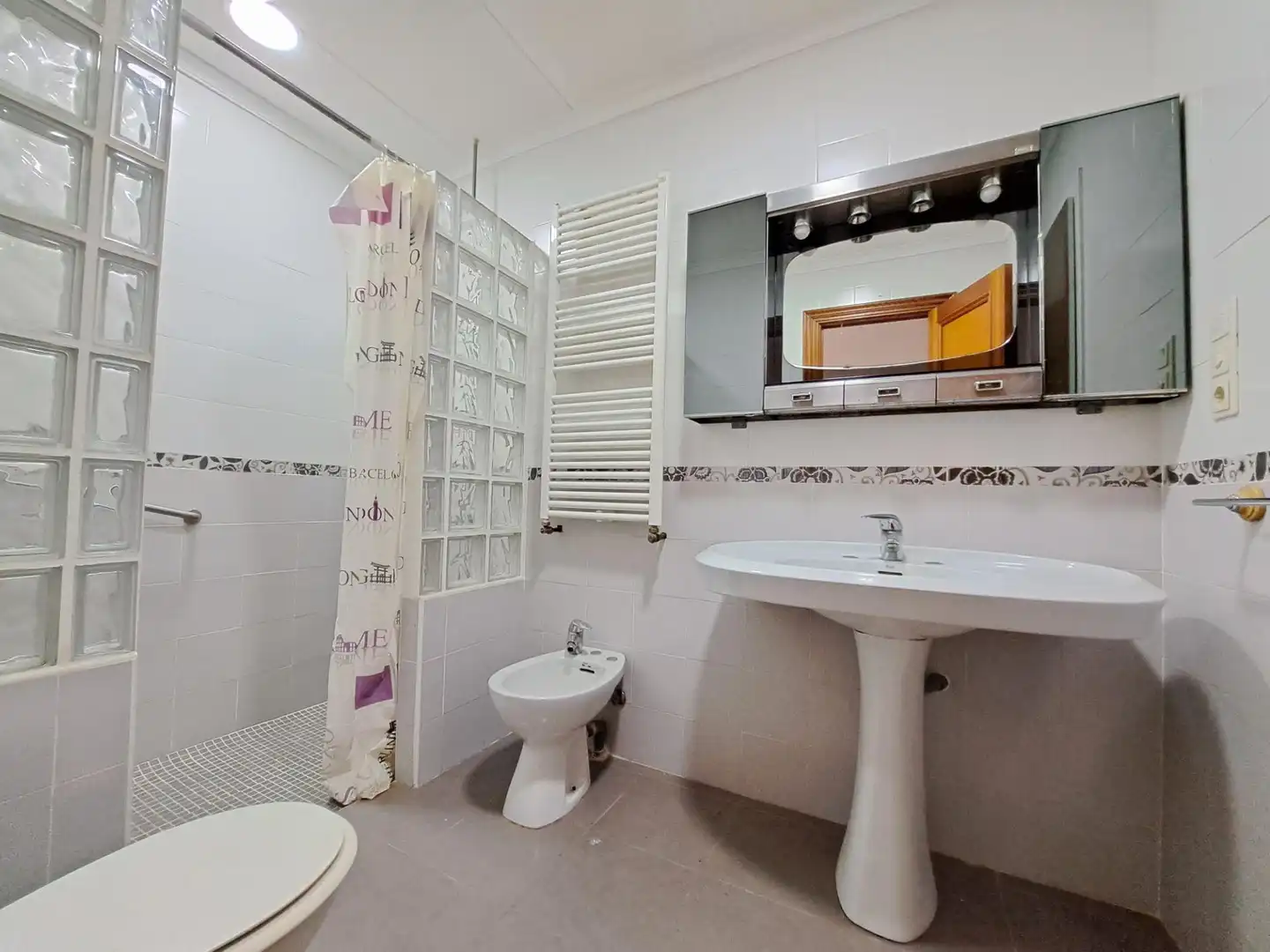 Baño de Ático en venta en Carcaixent con Terraza, Trastero y Balcón