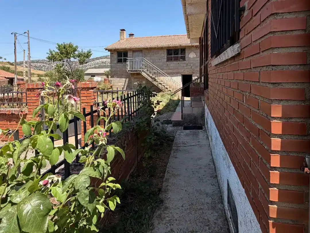 Vista exterior de Piso en venta en Contreras con Jardín privado y Amueblado