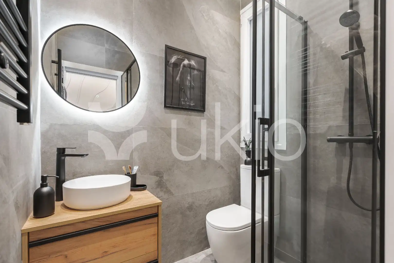 Bany de Apartament de lloguer en Madrid amb Aire condicionat, Calefacció i Moblat