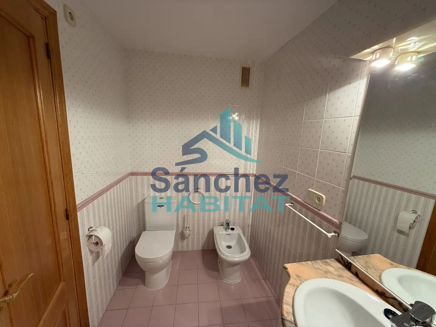 Baño de Apartamento de alquiler en Chelva con Aire acondicionado y Amueblado