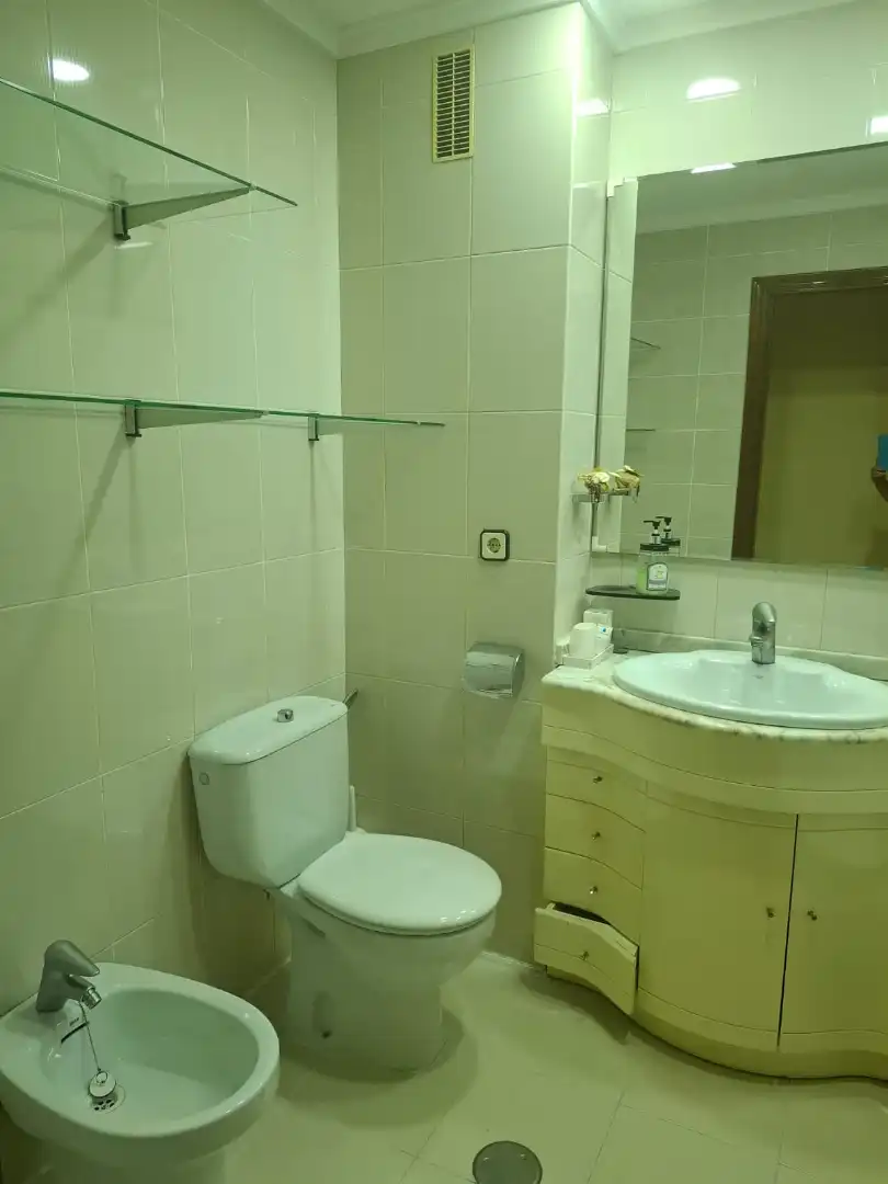 Baño de Piso de alquiler en Albacete con Calefacción, Amueblado y Horno