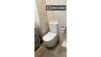 Bathroom of Flat to rent in  Madrid Capital  with Air Conditioner, Heating and Furnished