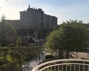 Vista exterior de Pis de lloguer en  Granada Capital amb Moblat i Balcó