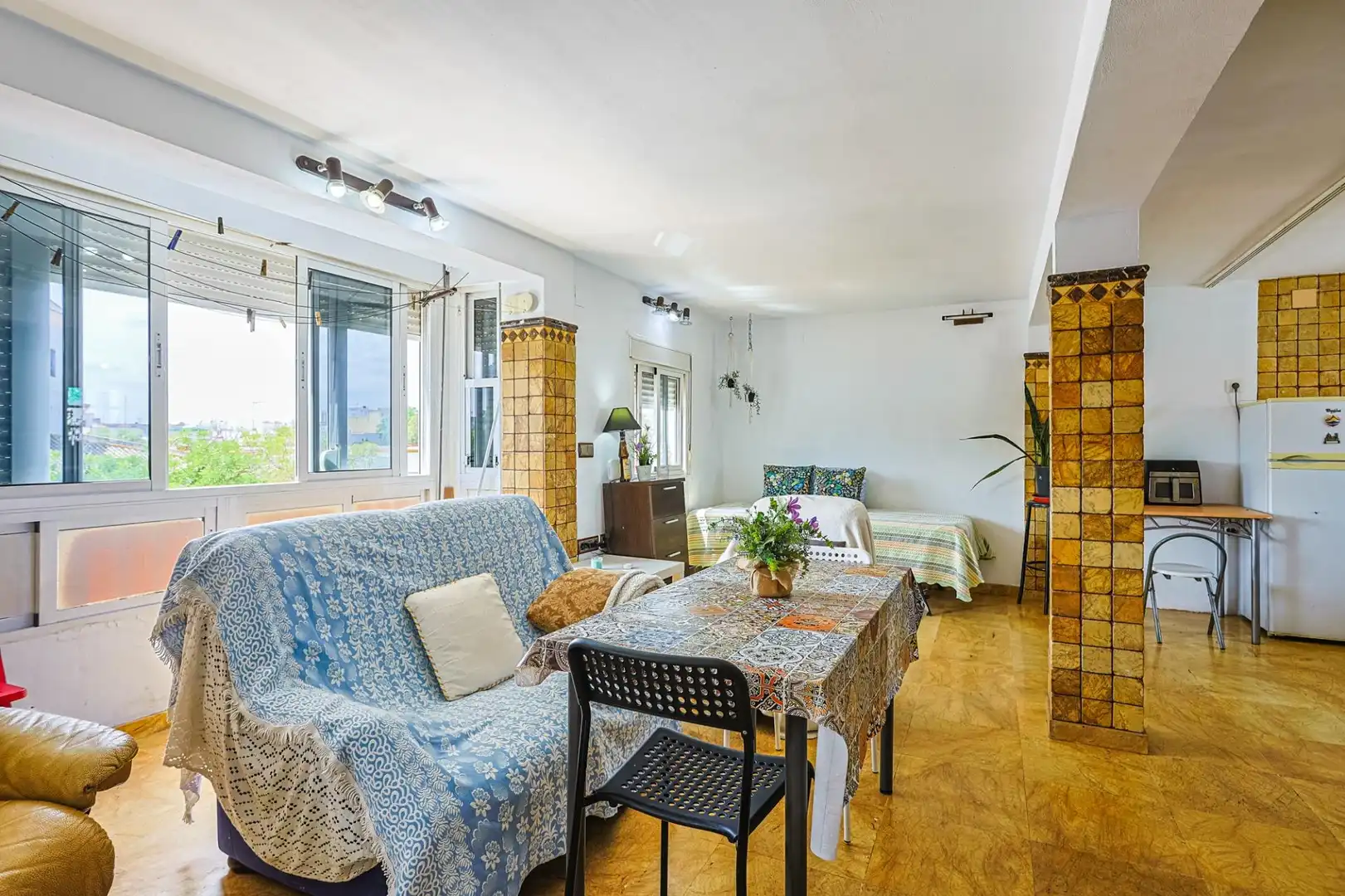 Living room of Flat for sale in Sevilla  with Air Conditioner and Balcony