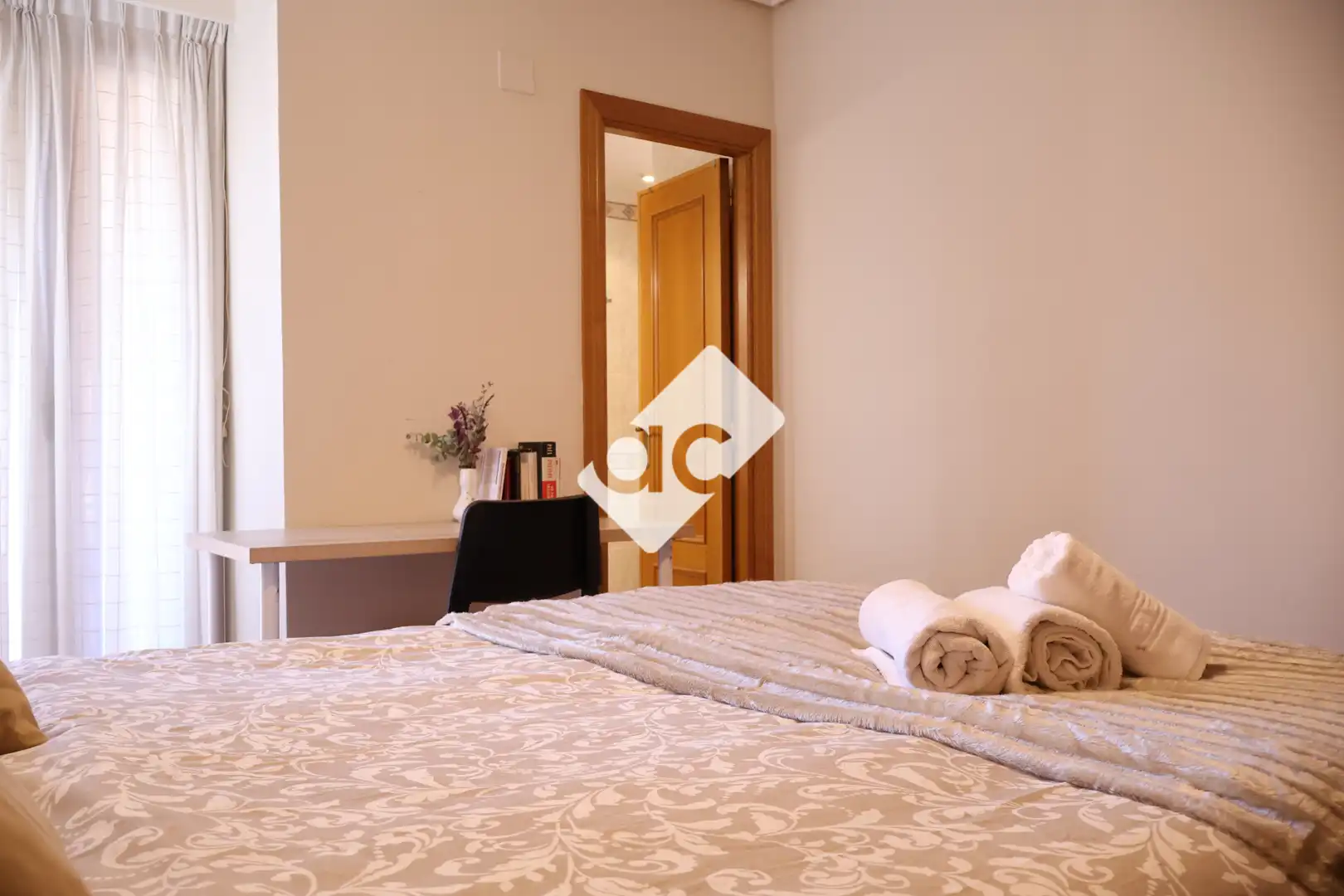 Habitación de Apartamento de alquiler en Valencia con Aire acondicionado, Calefacción y Amueblado