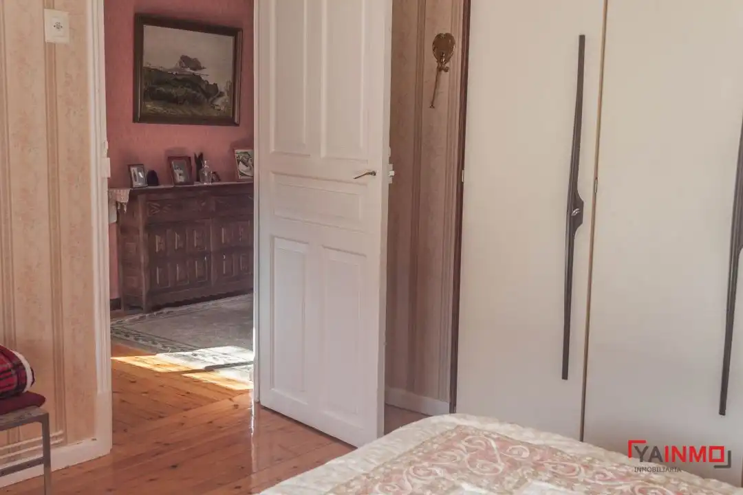 Dormitori de Casa adosada en venda en Vitoria - Gasteiz amb Calefacció i Jardí privat