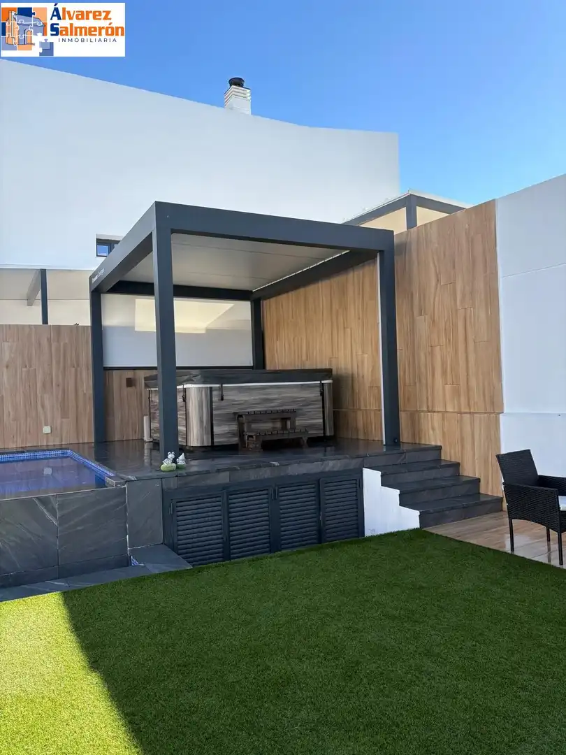 Terrassa de Casa adosada en venda en Albolote amb Jardí privat, Piscina i Alarma
