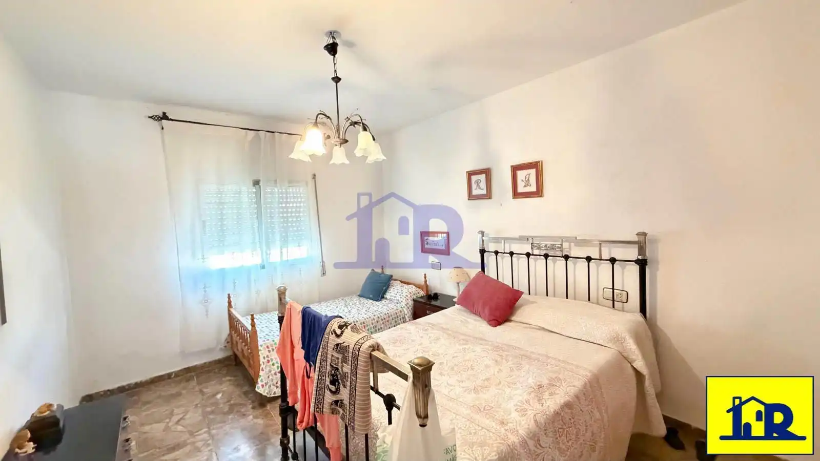 Dormitori de Casa o xalet en venda en Cañada del Hoyo amb Calefacció, Terrassa i Traster