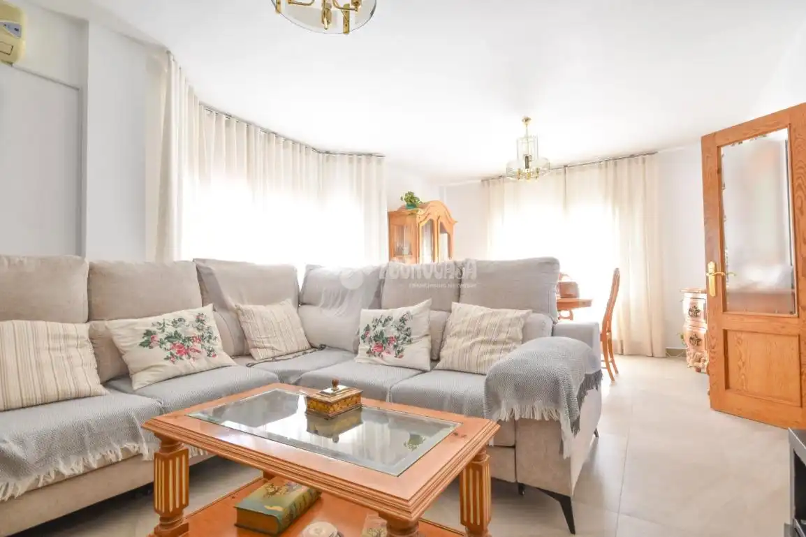 Sala de estar de Casa o chalet en venta en Alhaurín de la Torre con Aire acondicionado y Piscina