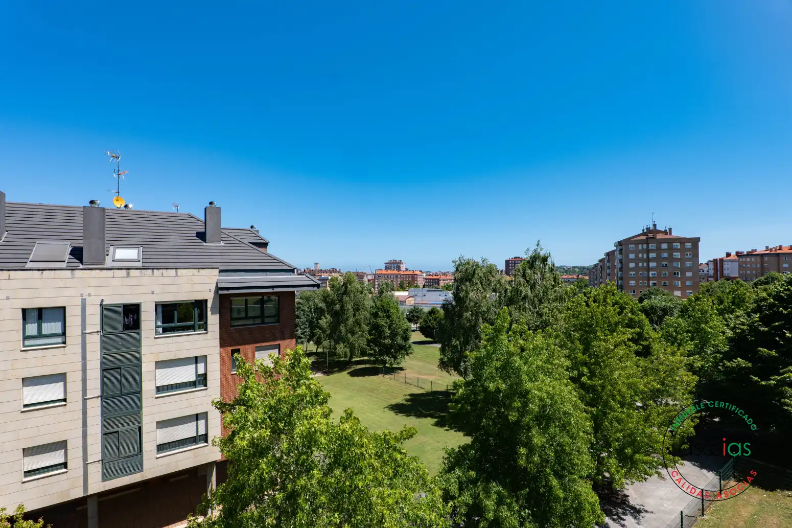 Vista exterior de Piso en venta en Gijón  con Calefacción, Parquet y Trastero