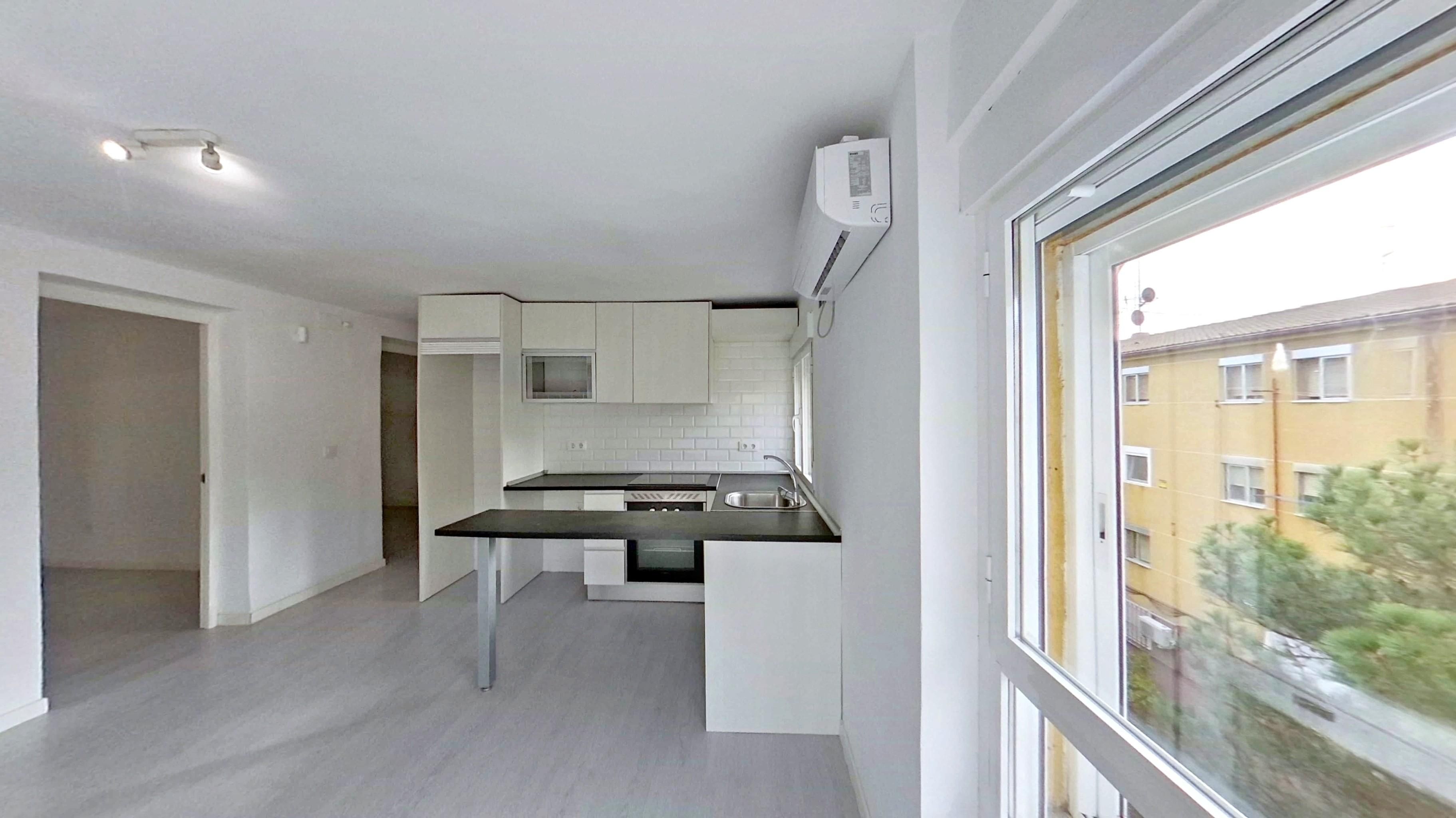Kitchen of Flat to rent in  Madrid Capital  with Air Conditioner, Oven and Pets allowed