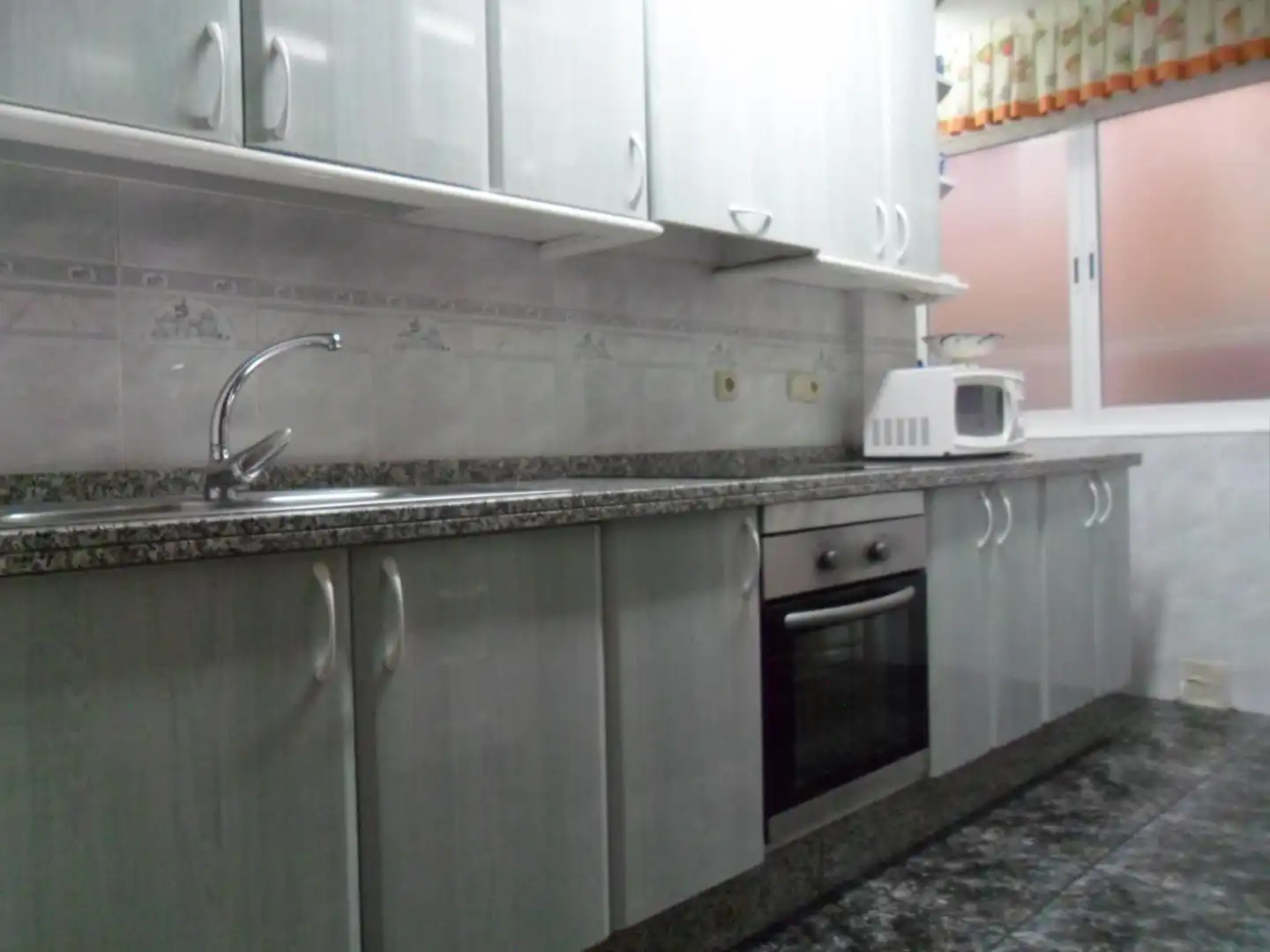 Cocina de Piso de alquiler en Granada con Aire acondicionado, Calefacción y Terraza
