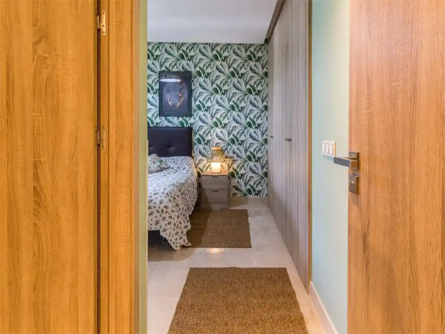 Bedroom of Flat for sale in Benahavís  with Air Conditioner, Private garden and Parquet flooring