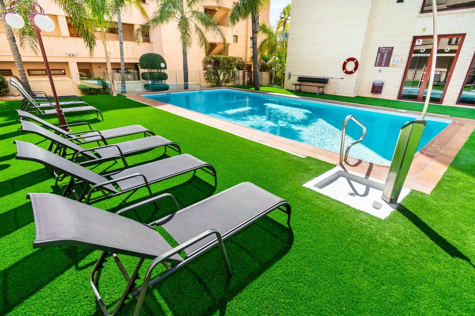 Piscina de Apartamento de alquiler en L'Alfàs del Pi con Aire acondicionado, Terraza y Amueblado