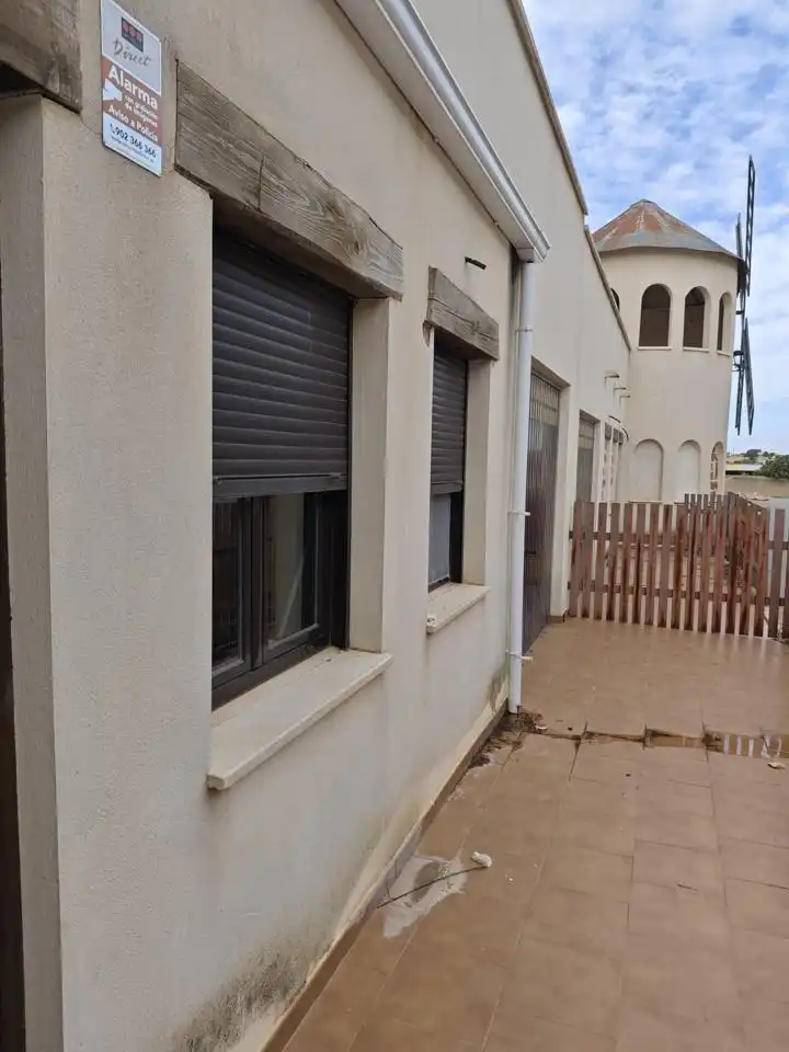 Vista exterior de Casa adosada en venda en Motilleja amb Calefacció, Terrassa i Moblat