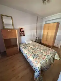 Habitación de Apartamento de alquiler en Valverde de la Virgen con Calefacción, Parquet y Amueblado