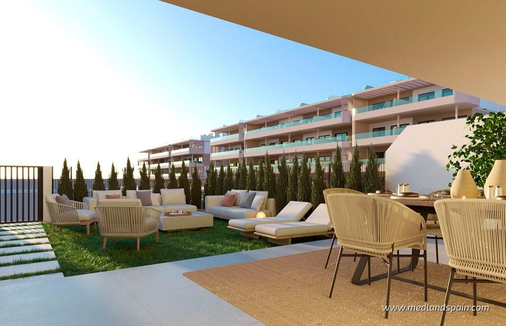 Terrassa de Apartament en venda en Torrevieja amb Terrassa, Traster i Piscina comunitària