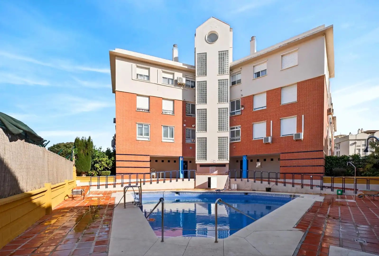 Vista exterior de Piso en venta en Málaga con Piscina comunitaria