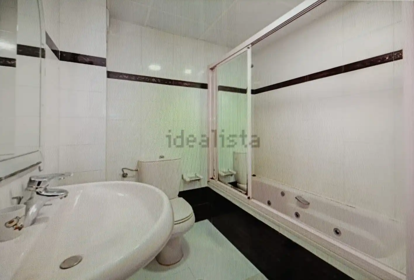 Bathroom of Flat for sale in Málaga  with Air Conditioner, Terrace and Furnished