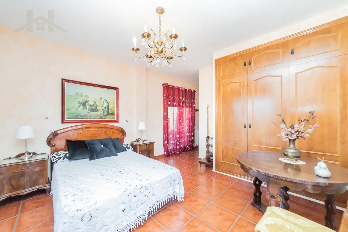 Dormitori de Casa o xalet en venda en Sevilla la Nueva amb Calefacció, Jardí privat i Piscina