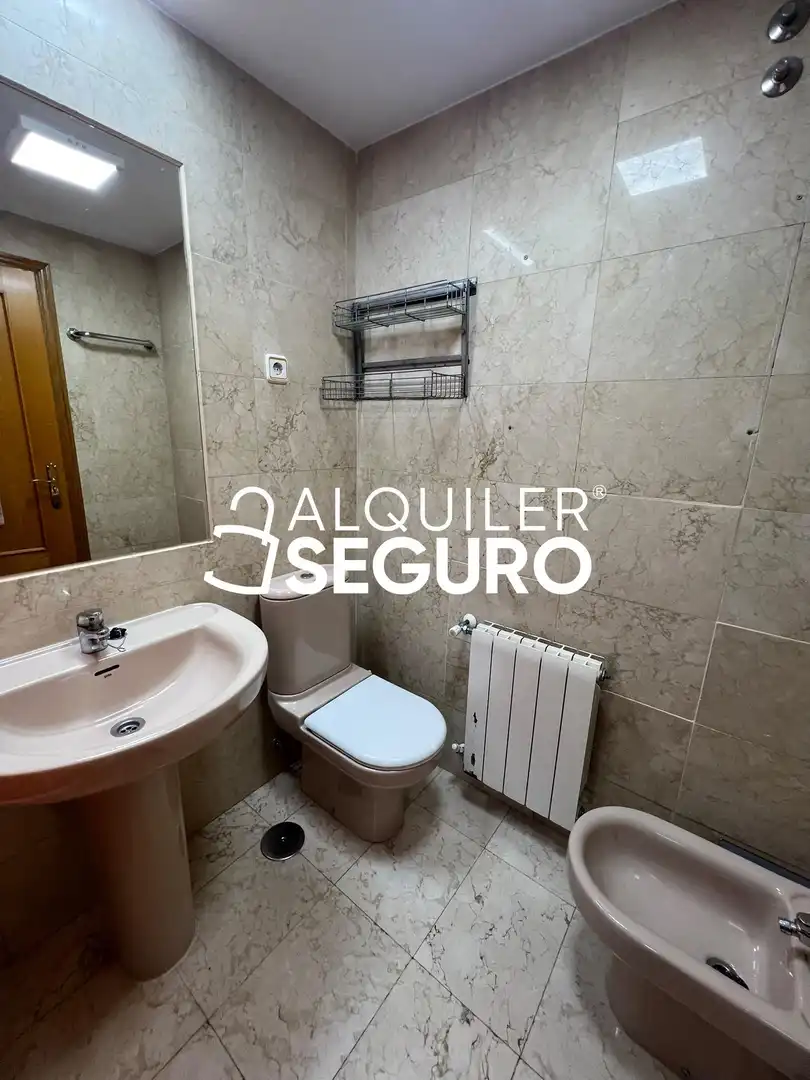 Bathroom of Flat for rent in Tres Cantos  with Air Conditioner, Heating and Swimming Pool