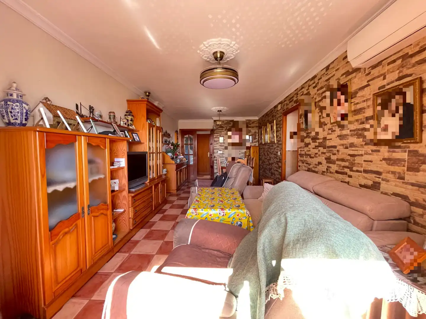 Sala d'estar de Apartament en venda en Estepona amb Aire condicionat i Terrassa