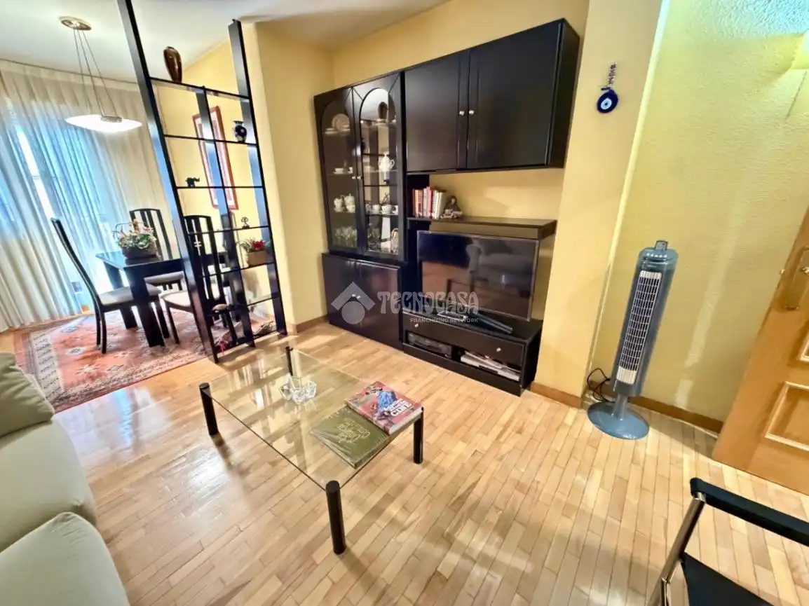 Living room of Flat for sale in León Capital   with Heating, Parquet flooring and Terrace