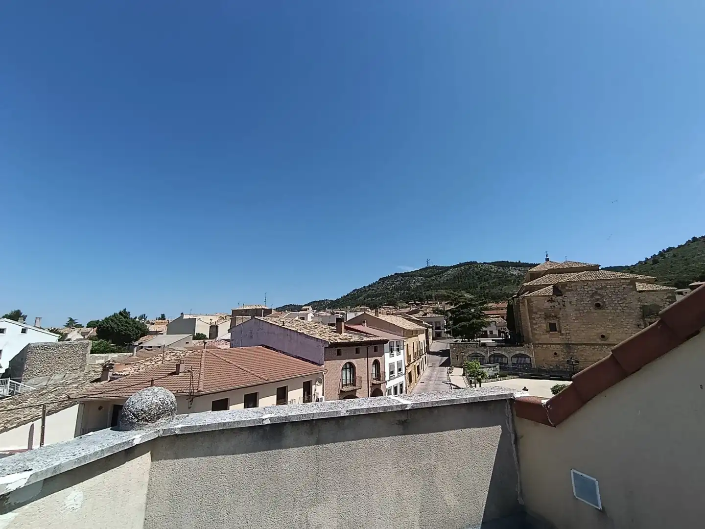 Vista exterior de Casa o xalet en venda en Albalate de Zorita amb Aire condicionat, Calefacció i Jardí privat