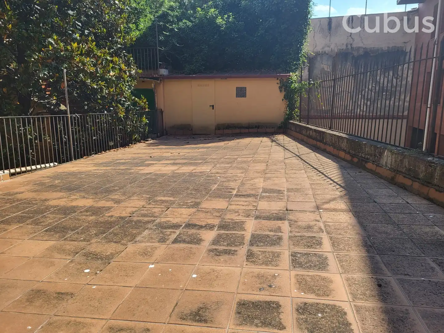 Parking de Piso en venta en Olot con Terraza y Balcón
