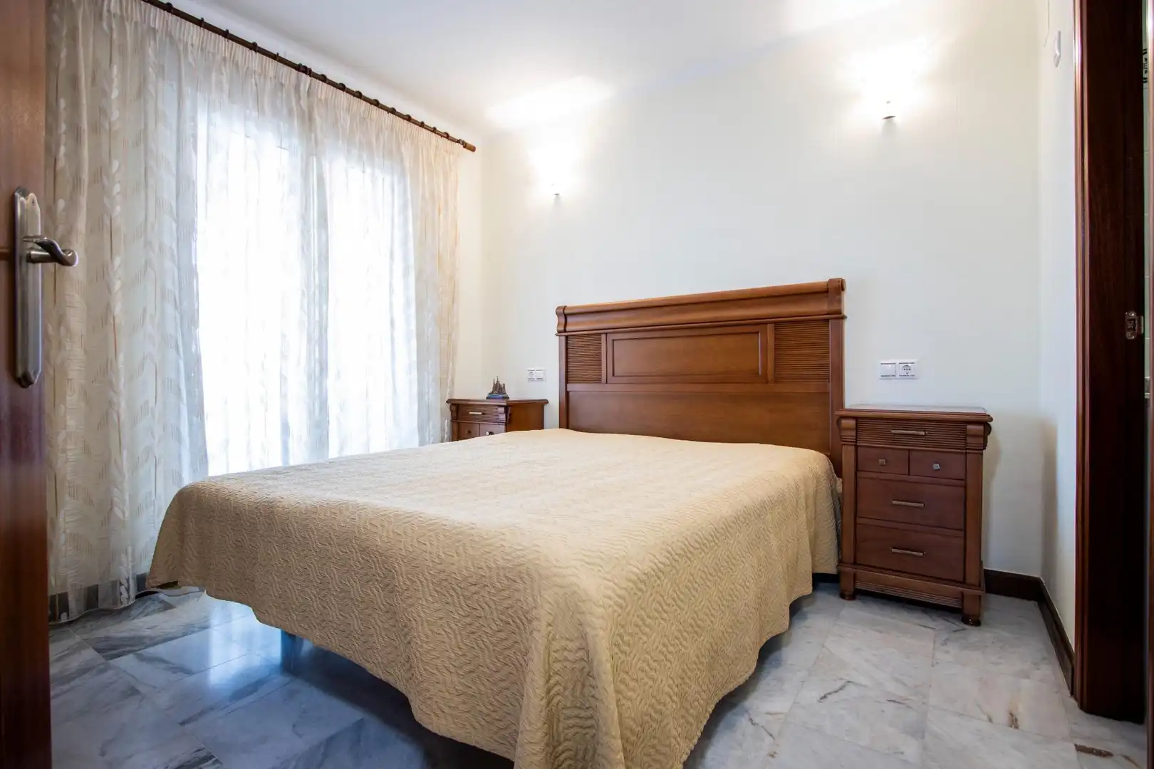 Dormitori de Apartament en venda en Torrevieja amb Jardí privat, Terrassa i Balcó