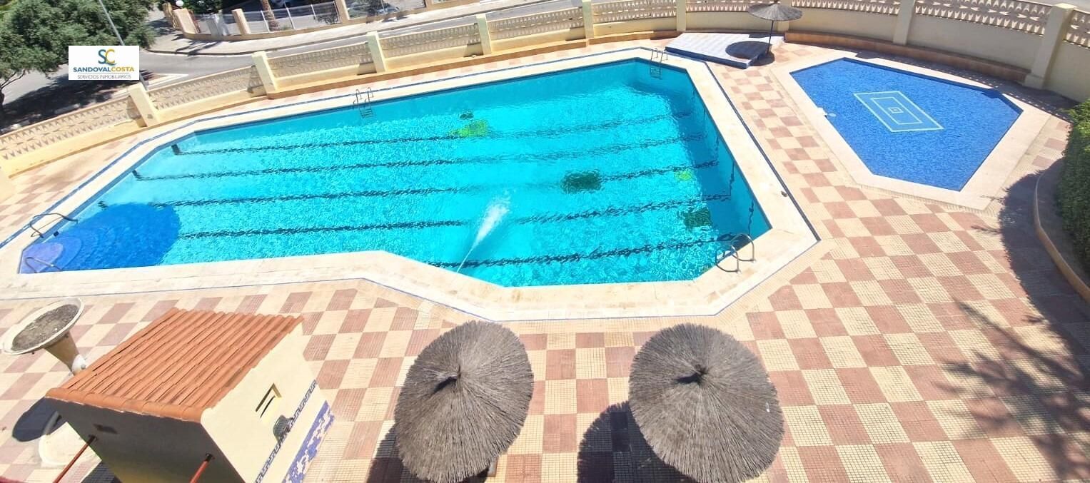 Piscina de Apartament en venda en Alicante / Alacant amb Aire condicionat i Piscina comunitària