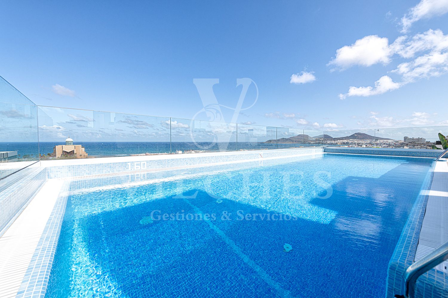 Swimming pool of Attic to rent in Las Palmas de Gran Canaria  with Air Conditioner, Terrace and Furnished