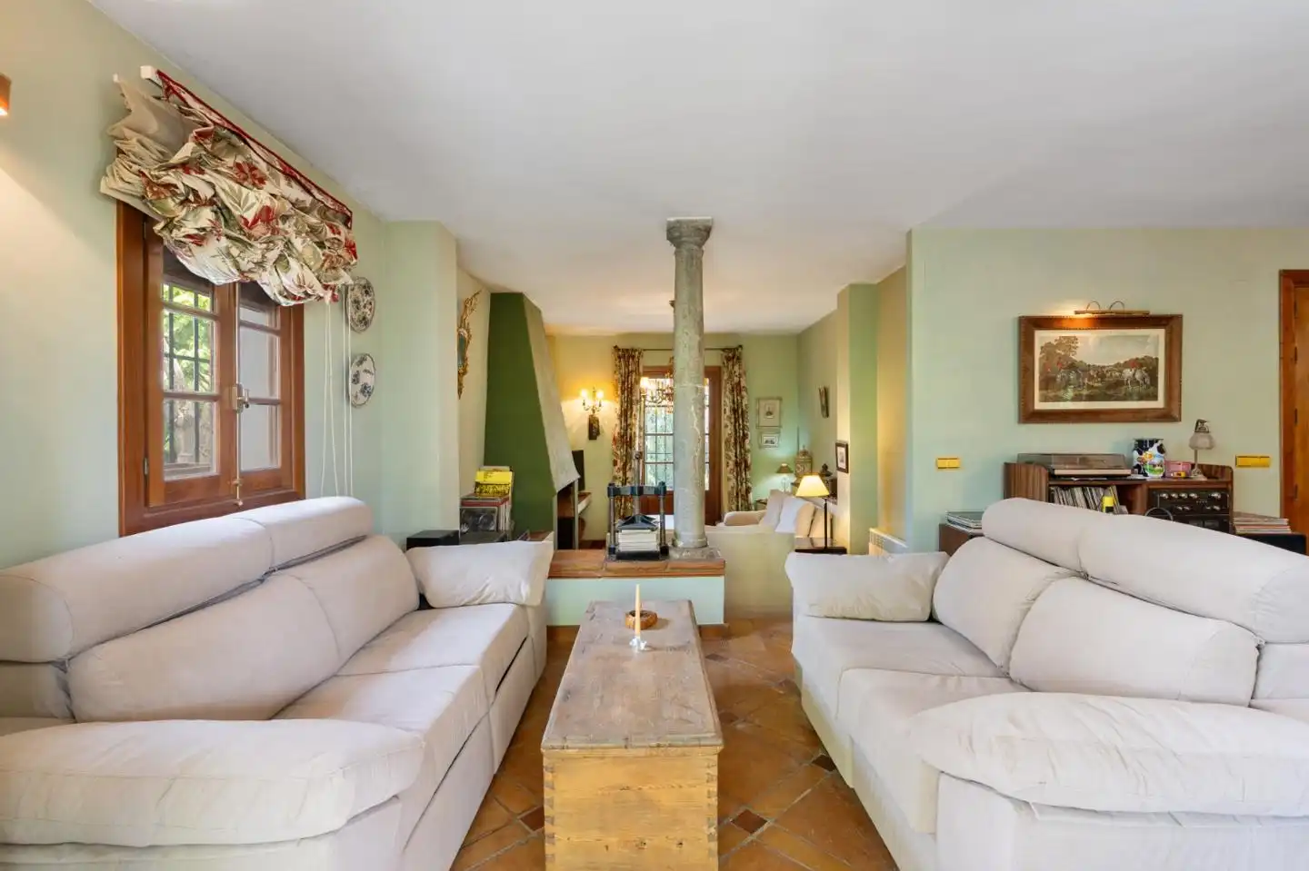 Sala de estar de Casa o chalet en venta en Granada con Jardín privado, Terraza y Balcón