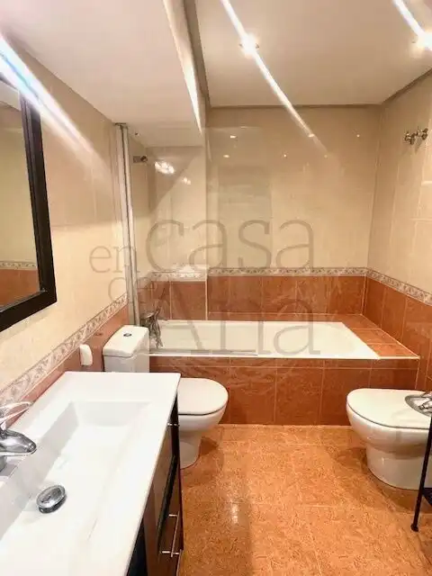 Baño de Apartamento en venta en Bilbao  con Calefacción y Amueblado