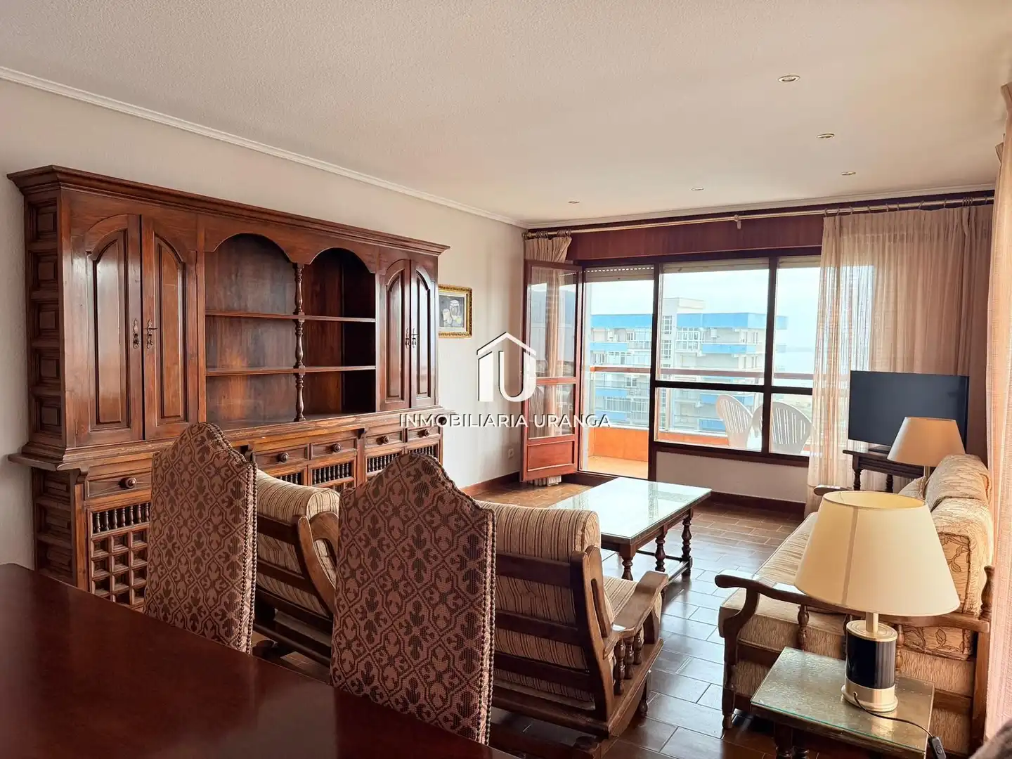 Sala de estar de Piso en venta en Laredo con Calefacción, Terraza y Trastero