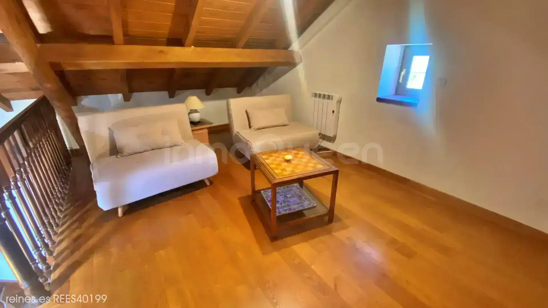Sala d'estar de Casa o xalet en venda en Santo Adriano amb Calefacció, Jardí privat i Terrassa