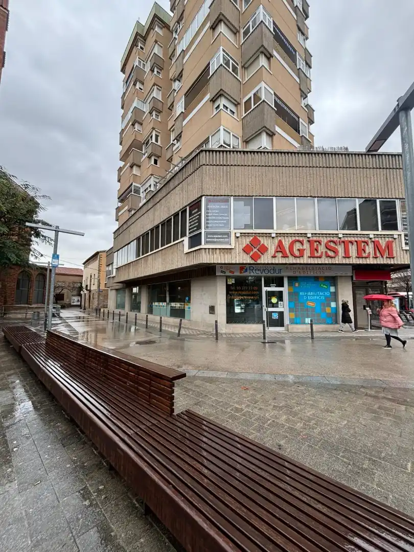 Local de alquiler en Cornellà de Llobregat con Parquet