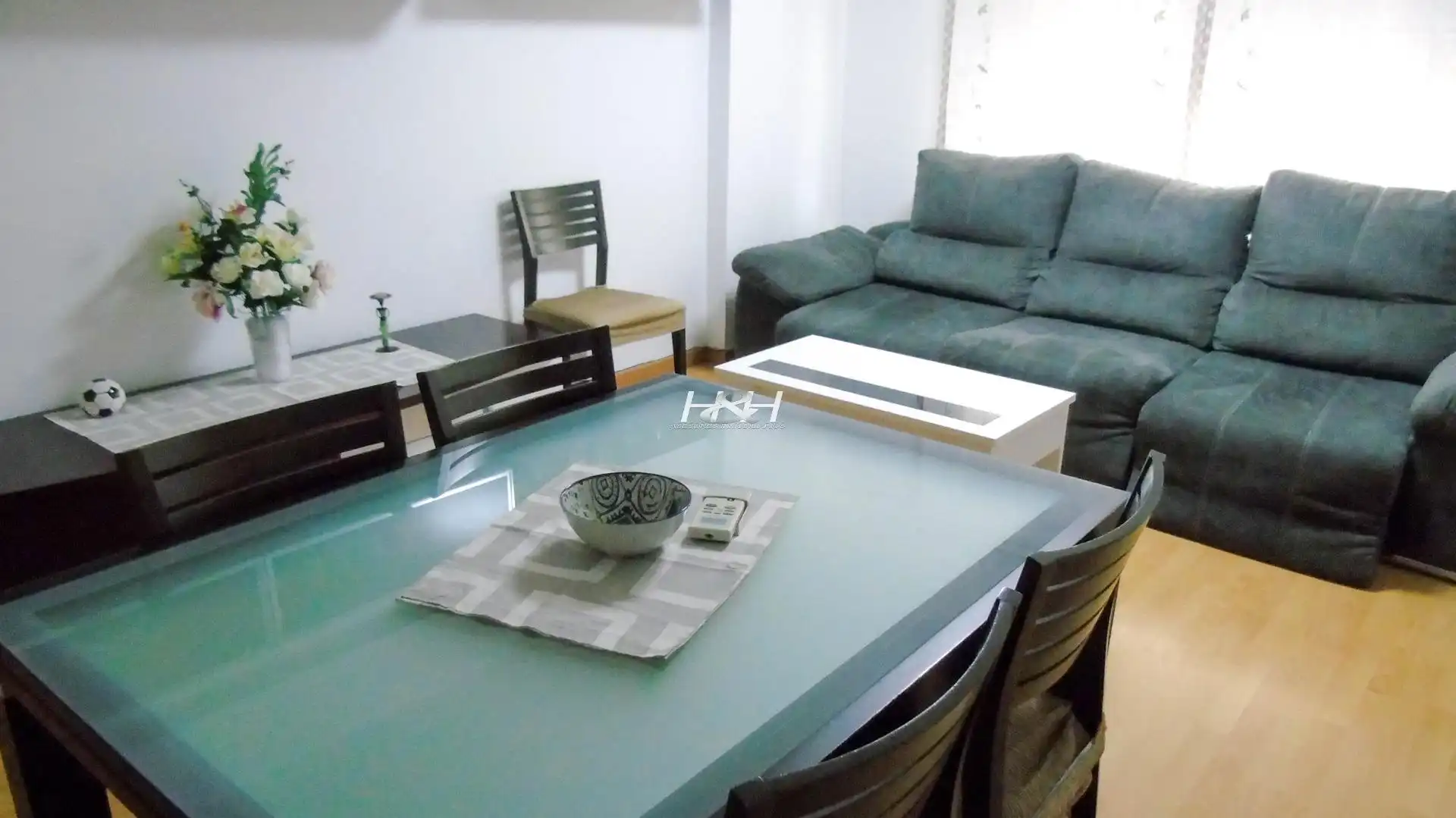 Living room of Flat for rent in Burjassot  with Air Conditioner, Storage room and Furnished