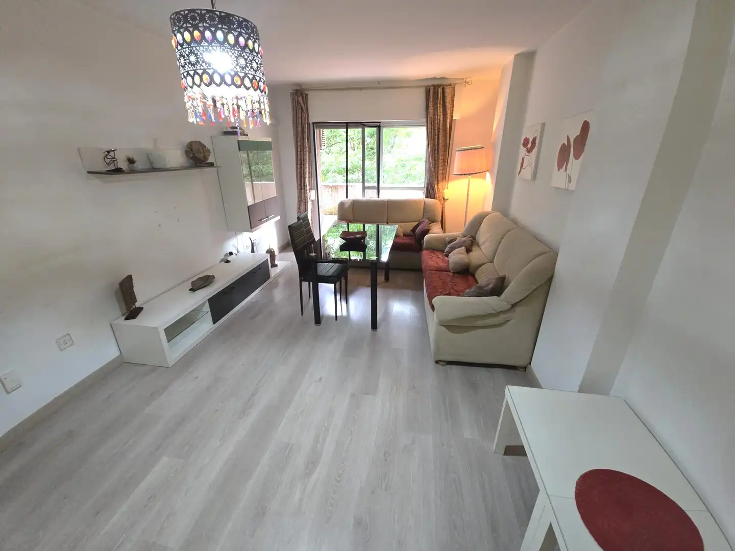 Sala d'estar de Apartament de lloguer en Cáceres amb Aire condicionat, Terrassa i Moblat