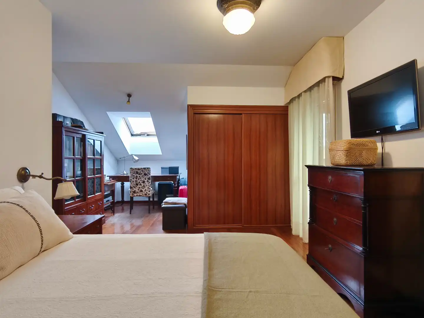 Habitación de Dúplex en venta en Santiago de Compostela  con Calefacción, Terraza y Trastero