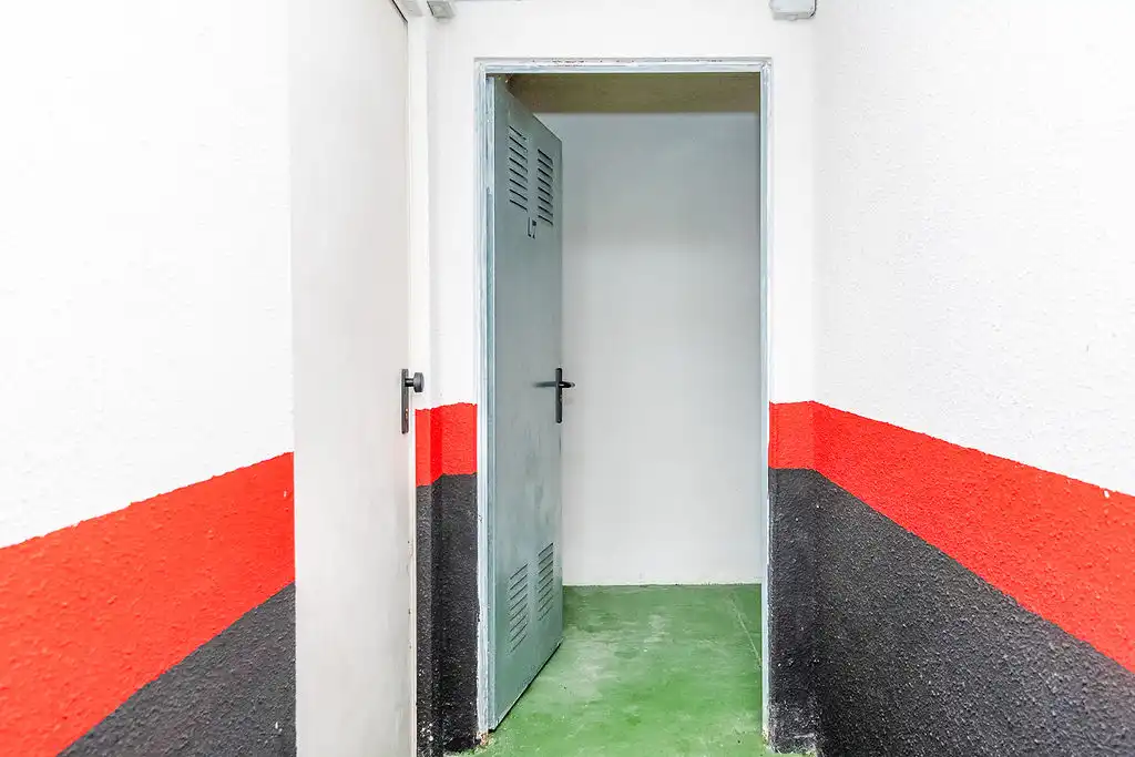 Garage for sale in Sopela