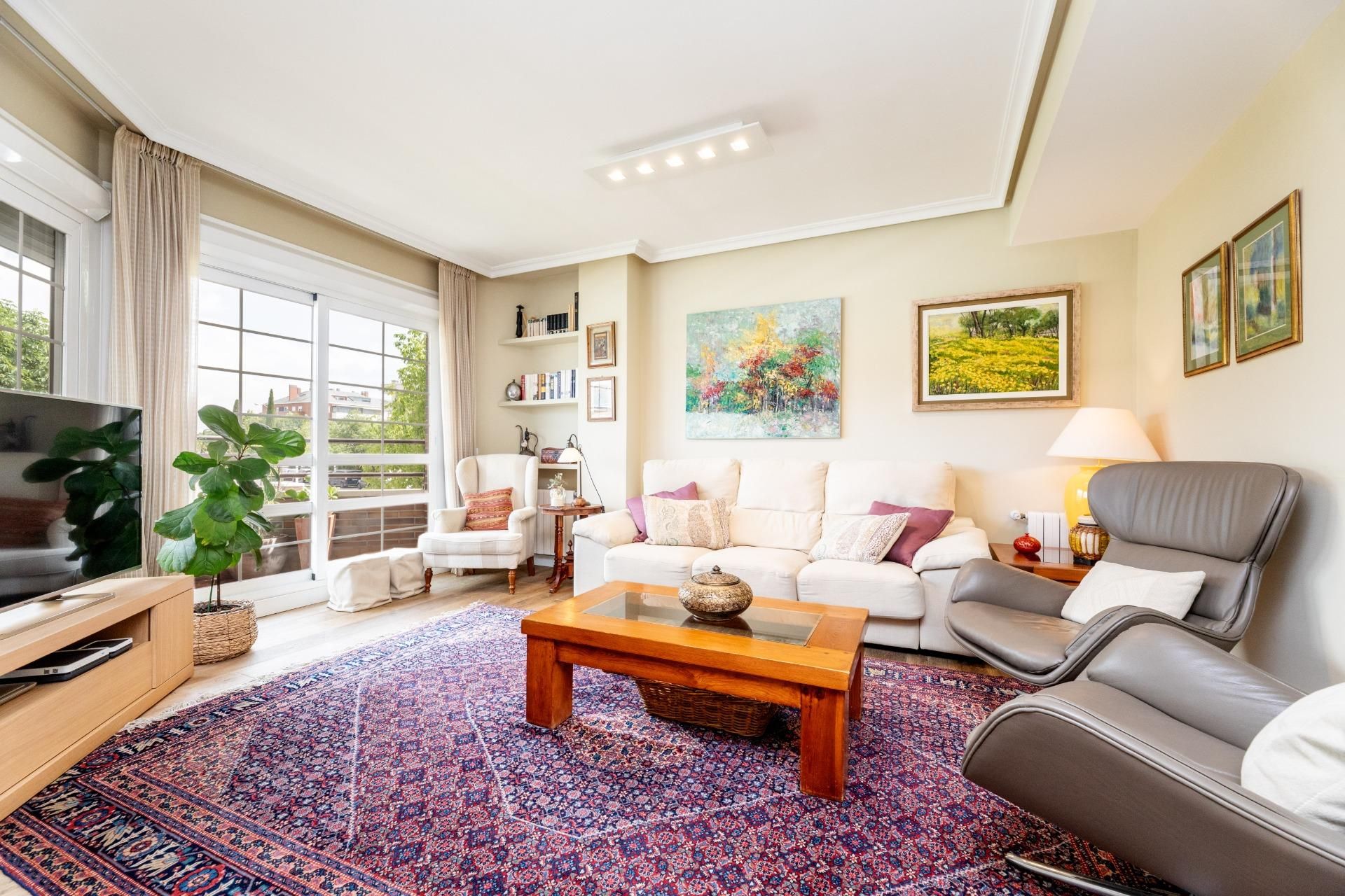 Living room of Flat for sale in Majadahonda  with Air Conditioner, Heating and Private garden