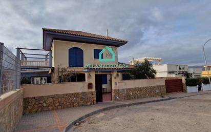 Vista exterior de Casa o xalet en venda en Águilas amb Jardí privat, Terrassa i Moblat