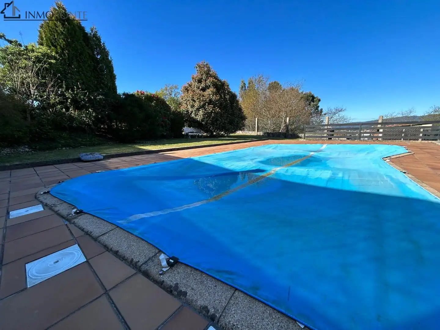 Piscina de Casa o xalet en venda en Pontevedra Capital  amb Calefacció, Jardí privat i Terrassa