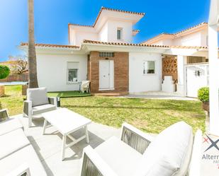 Garden of House or chalet for sale in Fuengirola  with Air Conditioner, Terrace and Swimming Pool